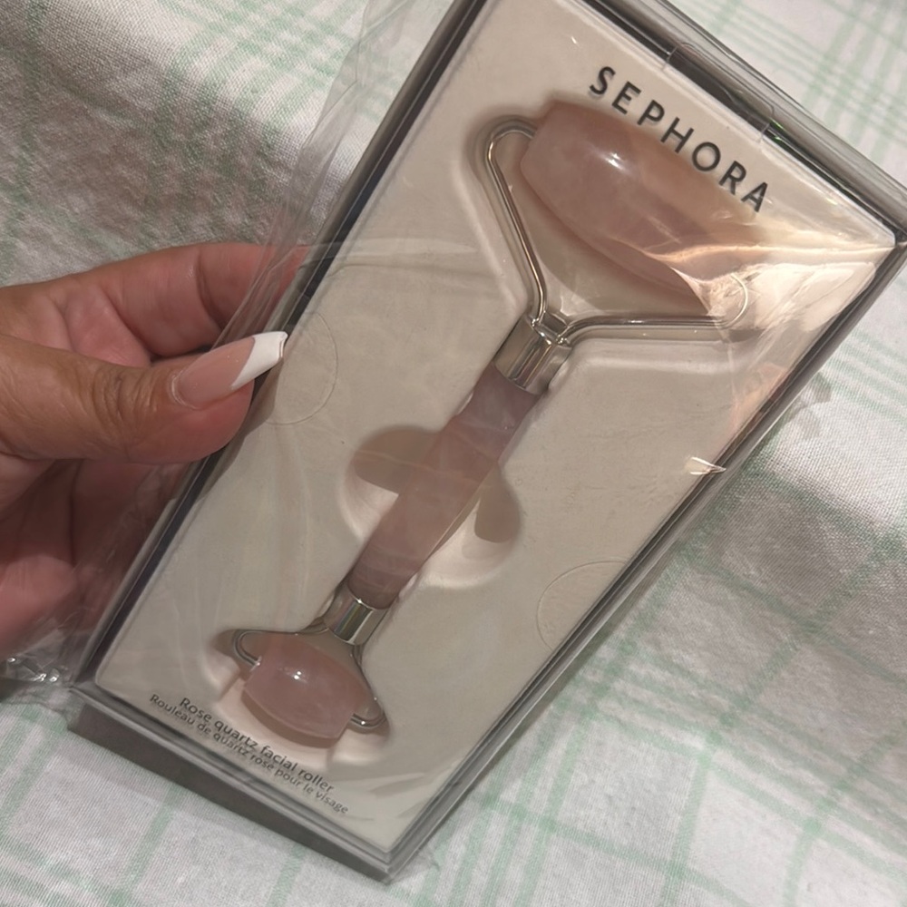 SEPHORA COLLECTION
Rose Quartz Facial Roller - Picture 7 of 7